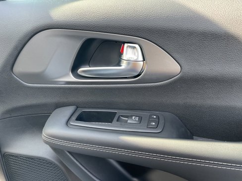 New 2026 Chrysler Pacifica Select image 37