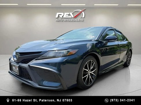 Used 2021 Toyota Camry SE image 1