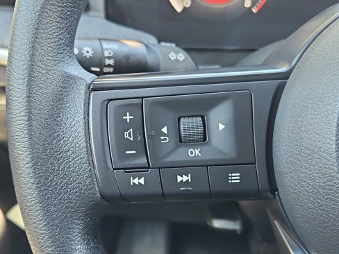 Used 2025 Nissan Kicks SV image 11