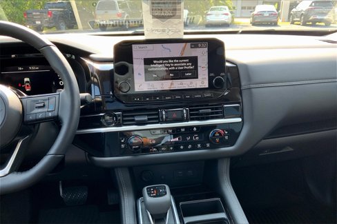 New 2025 Nissan Pathfinder Platinum image 8