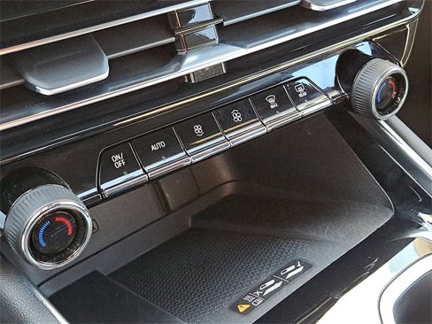 Used 2024 Chevrolet Traverse LT w/ Trailering Package image 16