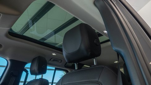 New 2024 Land Rover Defender 110 S image 26