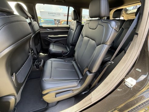 New 2025 Jeep Grand Cherokee L Limited image 10