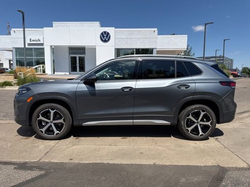 New 2025 Volkswagen Tiguan SE image 2
