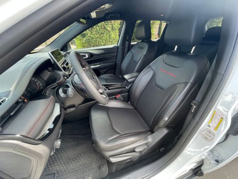 Used 2025 Jeep Compass Trailhawk image 35