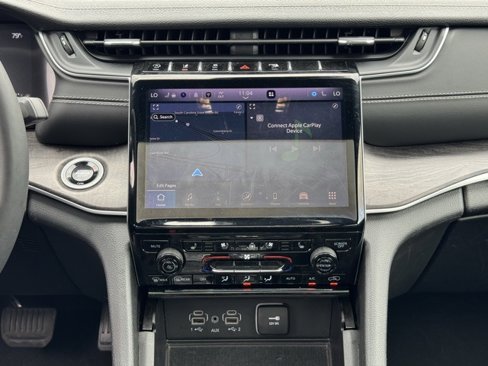 Used 2024 Jeep Grand Cherokee L Limited w/ Luxury Tech Group II image 16