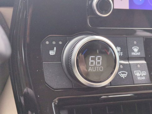 Used 2023 Toyota Highlander XLE image 24