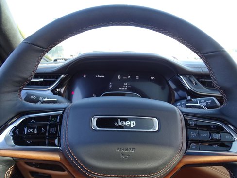New 2025 Jeep Grand Cherokee Summit image 39