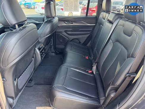 Used 2024 Jeep Grand Cherokee Limited w/ Black Appearance Package image 9