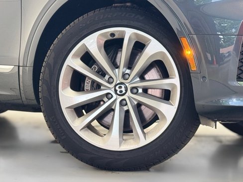 New 2024 Bentley Bentayga image 8