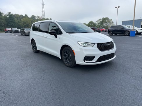 Used 2023 Chrysler Pacifica Limited w/ S Appearance Package image 8