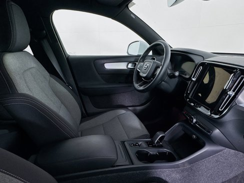 Used 2025 Volvo XC40 B5 Core image 50