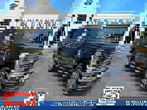 New 2026 Ford F250 4x4 Crew Cab Super Duty image 1
