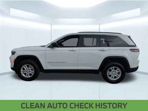 Used 2024 Jeep Grand Cherokee Laredo image 2