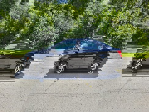 Used 2017 Chevrolet Sonic LT image 2
