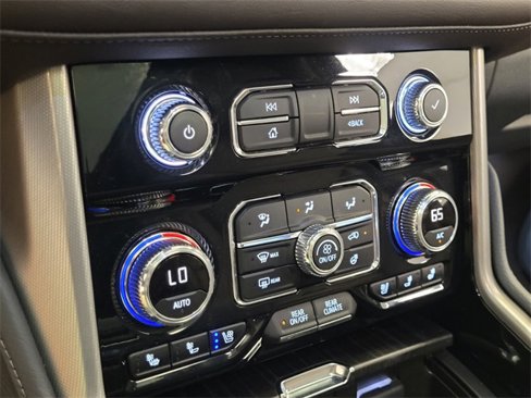 Used 2023 GMC Yukon XL Denali w/ Advanced Technology Package image 17