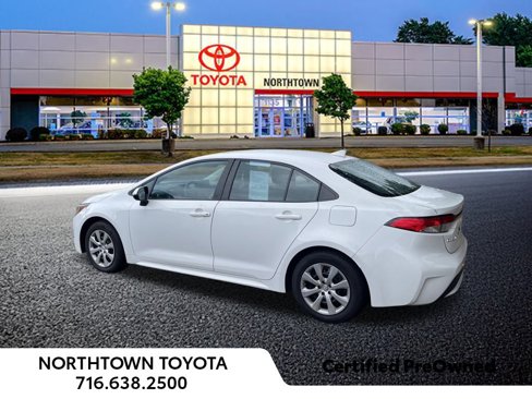 Used 2022 Toyota Corolla LE image 2