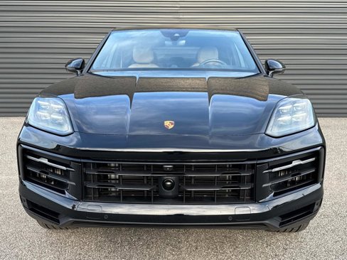 Certified 2024 Porsche Cayenne Coupe image 4