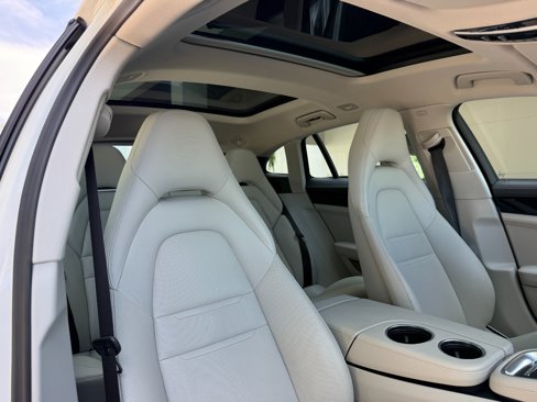 Used 2023 Porsche Panamera 4 w/ Premium Package image 32