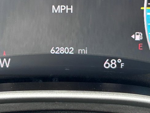 Used 2023 Chrysler Pacifica Touring-L image 22