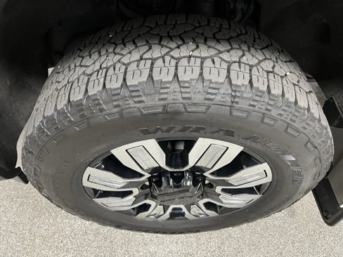 Used 2024 GMC Sierra 3500 Denali w/ Technology Package image 19
