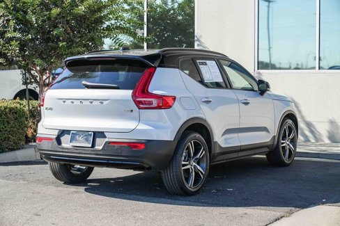 Used 2022 Volvo XC40 T5 R-Design image 6