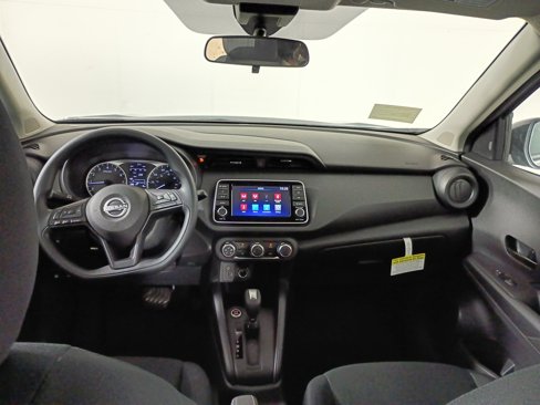 New 2025 Nissan Kicks Play S image 4