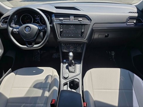 Used 2020 Volkswagen Tiguan SE w/ Panoramic Sunroof Package image 22