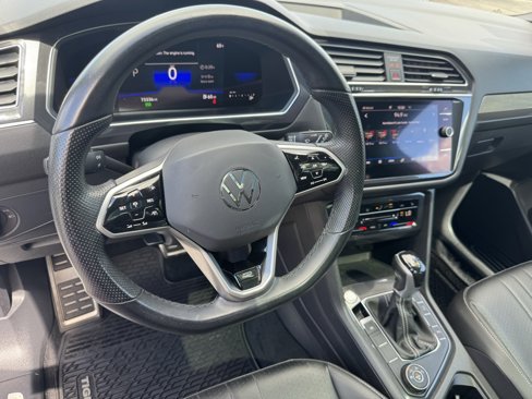 Used 2022 Volkswagen Tiguan SE R-Line image 28