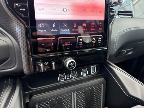 New 2025 RAM 3500 Limited image 26