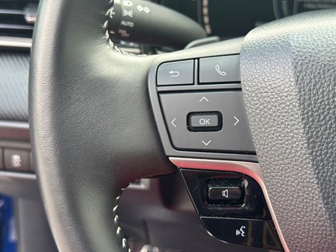 Used 2025 Toyota Camry SE image 24