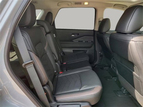 Used 2025 Nissan Pathfinder Platinum w/ Cargo Package image 35