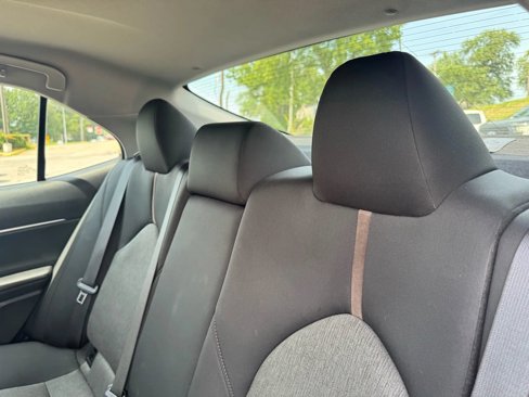 Used 2019 Toyota Camry LE image 9