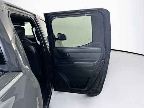 Used 2025 Toyota Tacoma SR5 image 31