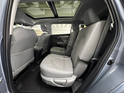 Certified 2022 Toyota Highlander Platinum image 16