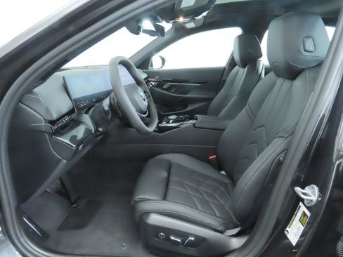 Used 2025 BMW 530i w/ Premium Package image 21
