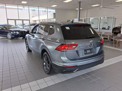 Used 2022 Volkswagen Tiguan SE image 3