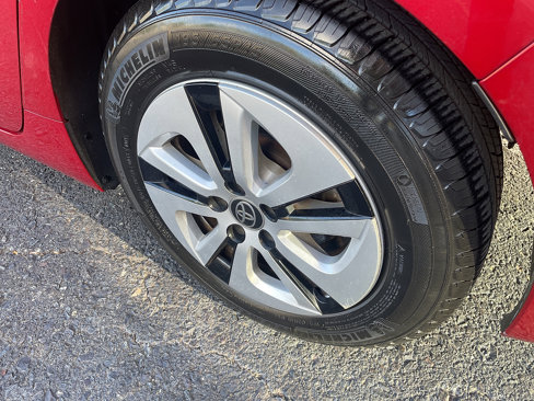 Used 2016 Toyota Prius Three image 17