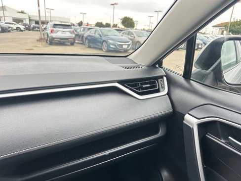 Used 2025 Toyota RAV4 XLE image 35