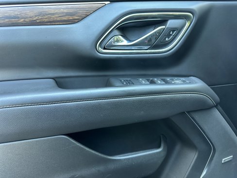 Used 2023 Chevrolet Suburban Premier image 11