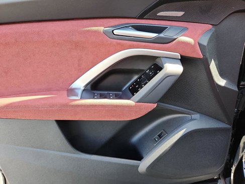 New 2025 Audi SQ5 Prestige image 10