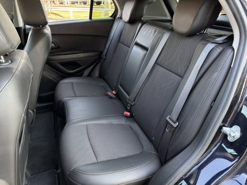 Used 2022 Chevrolet Trax LT w/ LT Convenience Package image 28