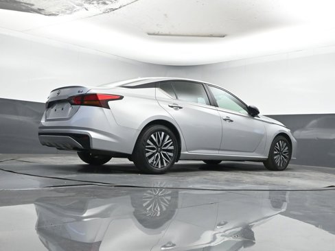 Used 2024 Nissan Altima 2.5 SV image 13