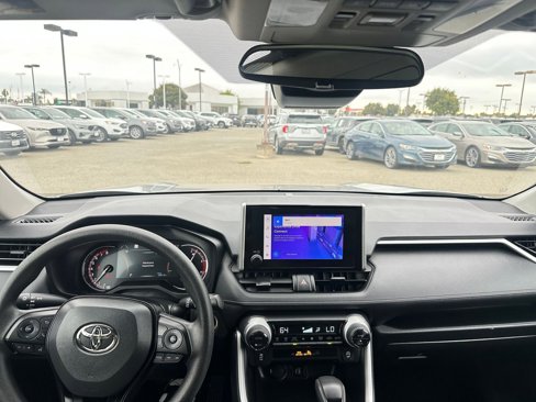 Used 2025 Toyota RAV4 XLE image 33