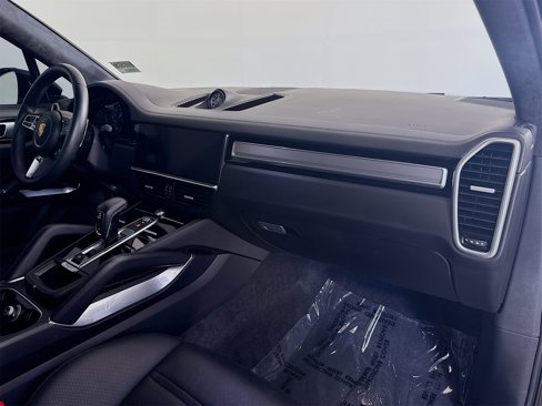 Certified 2023 Porsche Cayenne Turbo S image 23