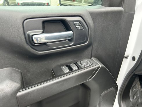 Used 2025 Nissan Frontier SV image 10