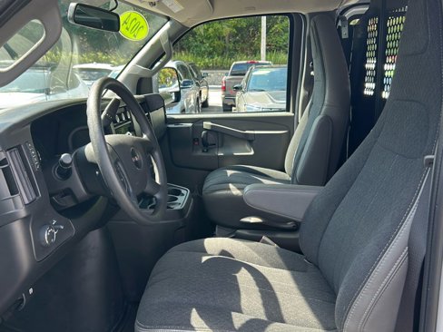 Used 2024 GMC Savana 2500 w/ Driver Convenience Package image 12
