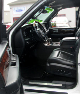 Used 2015 Lincoln Navigator 2WD image 13