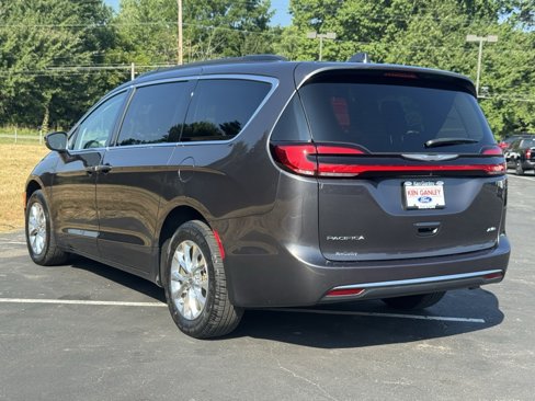 Used 2022 Chrysler Pacifica Touring-L image 12