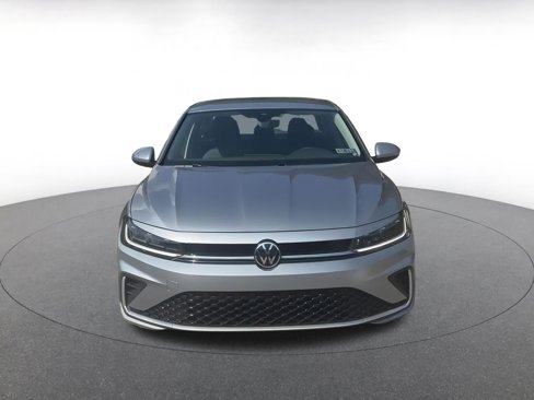 Used 2025 Volkswagen Jetta SE image 4